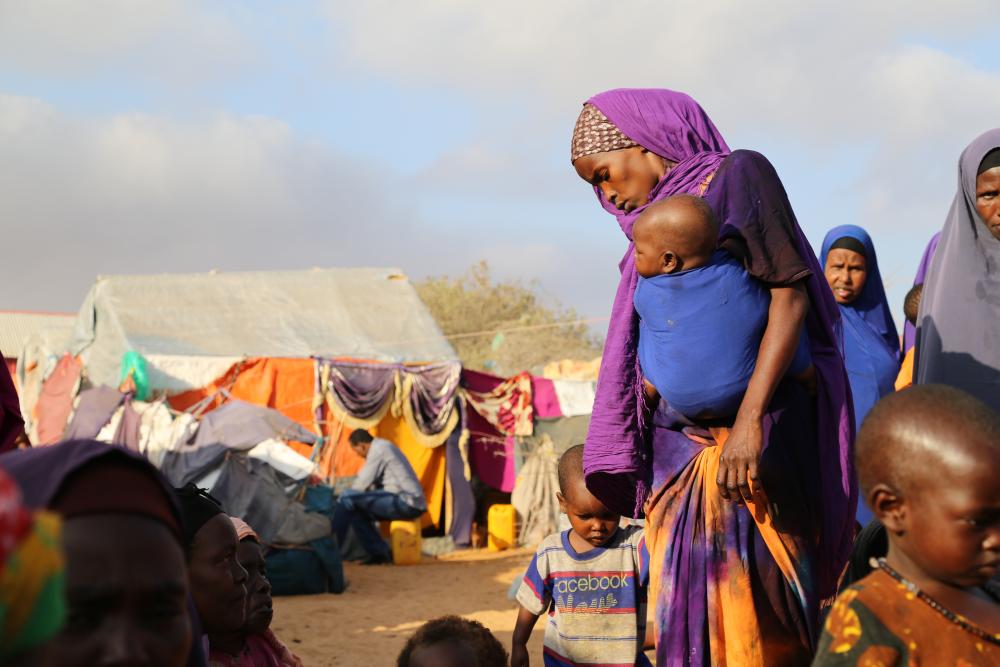 Una mujer y su bebe de Somalia